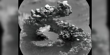 Марсоход Curiosity обнаружил на Марсе каменную арку, похожую на цепь ДНК