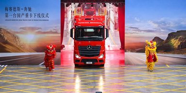 Причетні до Медведчука компанії постачали тягачі Mercedes-Benz у РФ та в Луганськ, — "Схеми"