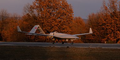 Турция представила вариант дрона Bayraktar TB2 с ИИ и новым двигателем (видео)