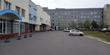 У Києві терміново евакуюють лікарні на Оболоні через погрози КДБ Білорусі: деталі (фото)