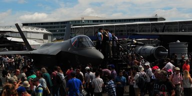 США активно готовятся к крупнейшим авиашоу в Британии: какие машины  представят ВВС
