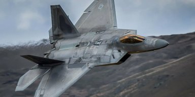 Истребитель F-22 Raptor: зверь без "режима зверя"