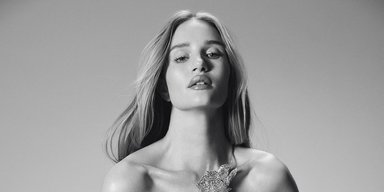 Роузи Хантингтон-Уайтли в эффектных образах появилась на обложке Vogue