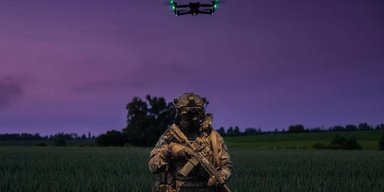 "Накривають" зону в 100 кв м: ЗСУ застосували на фронті незвичайні FPV-дрони (відео)