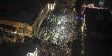 Протесты в Грузии: школьники начали перекрывать дороги, а учителя объявили забастовку (фото)