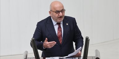 У Туреччині депутат не пережив серцевий напад під час антиізраїльської промови (відео)