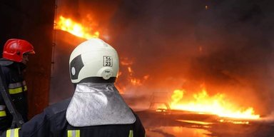 "Цілили в один район": у Харкові через атаку дронів здійнялася масштабна пожежа, деталі