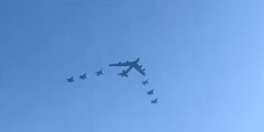 Послание России: над Эстонией пролетел американский бомбардировщик B-52H Stratofortress (видео)