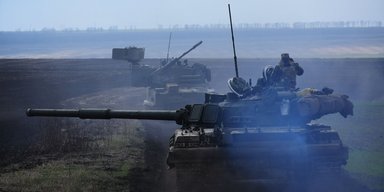 В районе железной дороги на южном фланге Бахмута продолжаются ожесточенные бои, — ISW (карта)