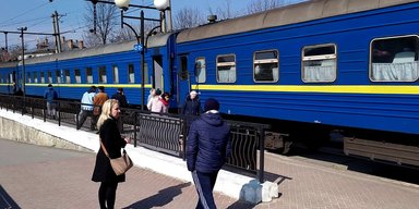 "Першим має увійти чоловік": у Львові військовослужбовицю відмовлялися пускати в поїзд (фото)