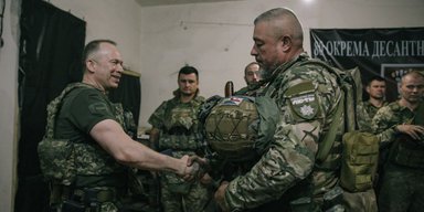 "Робите неможливе": Сирський нагородив бійців штурмової бригади "Лють" (фото, відео)