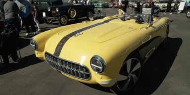 У США схрестили вінтажний Chevrolet Corvette 50-х і електромобіль BMW (фото)
