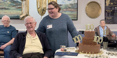 100-летний ветеран назвал напиток, который он ежедневно выпивает за завтраком (фото)