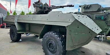 Не БТР и не танк: ВС РФ получили на вооружение беспилотную платформу "Зубило" (видео)