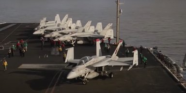 Операция в Красном море: с палубы авианосца "Гарри Трумэн" рухнул истребитель F/A-18E