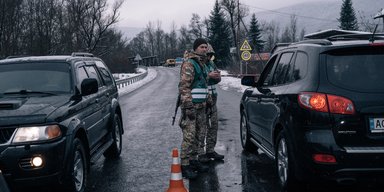 "Повинні усвідомити": омбудсмен пояснив, чи є зміни щодо перетину кордону України (відео)