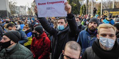 Поклик вулиць. Як пов'язані мітинги за Стерненка та законопроекти Зеленського про трансформацію судів