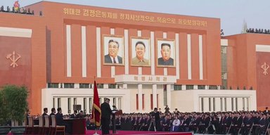 Повесили портрет: культ личности Ким Чен Ына вышел на новый уровень