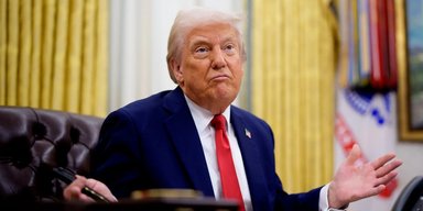 "Выдумки о президенте": Трамп судится с американскими СМИ, требуя $15 млрд компенсации