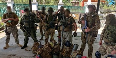 "Закопуємо себе в землю": бійці ГУР розповіли про тренування та "ритуальний похорон" (фото)