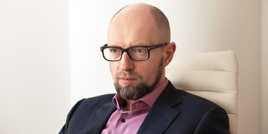 Линии фронта. Арсений Яценюк — о будущих выборах, ограничении полномочий президента и реинтеграции Донбасса