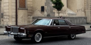 Гигант из 70-х: во Львове заметили винтажное американское авто (фото)