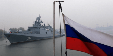 "Маскируются": аналитик рассказал, как корабли РФ перевозят оружие по Черному морю