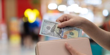 "Виклик 100 конвертів": у мережі показали трюк, як за сто днів зібрати $5000 готівкою