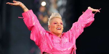 Ледь не померла: відома американська співачка Pink зізналася в передозуванні наркотиками (відео)