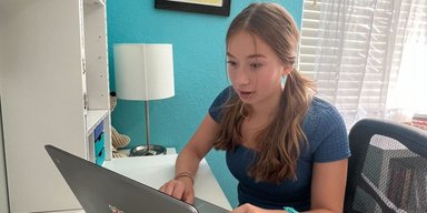 В США отметили заслуги 16-летней американки, которая помогает украинцам бесплатно учить английский