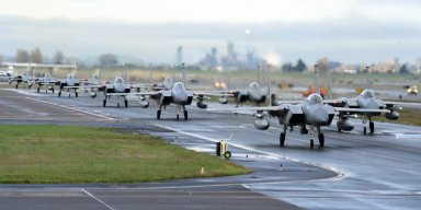 США втратили три F-15 в небі над Кувейтом: у командуванні назвали ймовірну причину (фото)