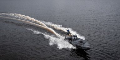 СБУ показала нове покоління Sea Baby: кулеметні турелі та 10-зарядні РСЗВ (відео)