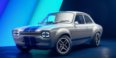 300 сил і ціна $373 000: Ford Escort повернули на ринок (фото, відео)