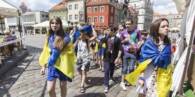 Польща призупинила виплати допомоги для тисяч українських біженців: що відомо