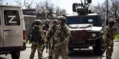 "Подтягивают мощные резервы": ВС РФ пытаются продвигаться под Бахмутом, — Евлаш (видео)