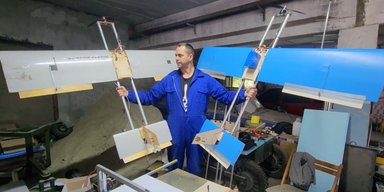 Всего за 20 000 грн: инженер учит украинцев делать копии FPV-самолетов ВС РФ (видео)
