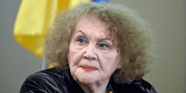 "Икона перестала быть святой": журналистка обвинила Лину Костенко во лжи и лицемерии