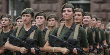 Уже с 1 октября: кому из женщин придется встать на воинский учет