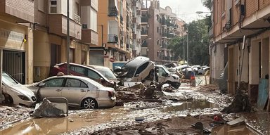 Машина ушла под воду: британка рассказала, как спаслась во время потопа в Валенсии