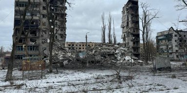 "Складывают" сразу несколько домов: бойцы ГУР показали, как спасаются от КАБов РФ в Авдеевке (видео)