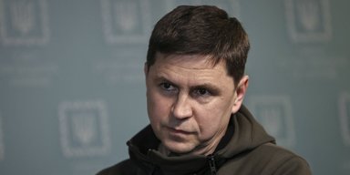 "Комментировать будет президент": Подоляк отказался говорить, получила ли Украина первые F-16