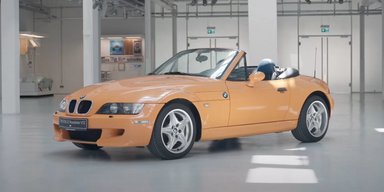 В інтернеті показали невідомий родстер BMW з двигуном як у Ferrari та Lamborghini (відео)