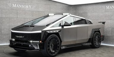 Кітч і авангард: електропікап Tesla Cybertruck отримав нову екстравагантну версію (фото)