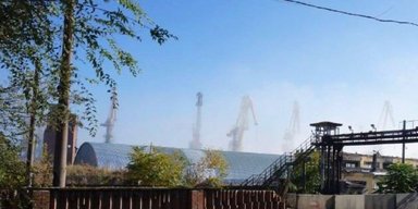 В Мариуполе прогремел мощный взрыв: оккупанты в порту применили дымовую завесу (фото)