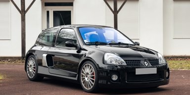 Старий 20-річний Renault Clio виставили на продаж за ціною нового "Гелендвагена" (фото)
