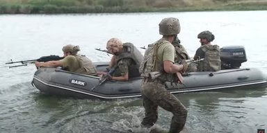 "Коли сядеш в човен, то шляху назад нема": морпіхи розповіли про бої у Кринках (фото, відео)