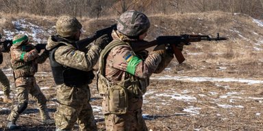 "Армія стримування": Подоляк розкрив, хто має фінансувати 800-тисячне військо України (відео)