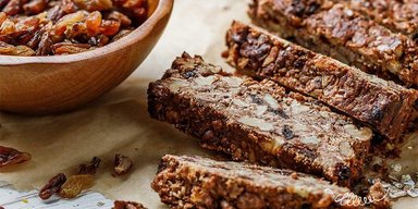 Для вкусного перекуса: рецепт овсяных батончиков