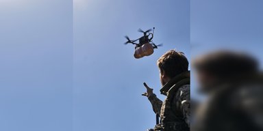 "Немного радости титанам": дроны ВСУ доставили пасхальные куличи бойцам в Крынки (видео)