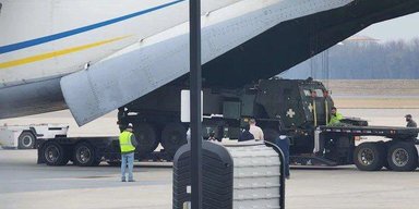 Сліди від мін і снарядів: OSINT-блогер показав кадри перших пошкоджених на фронті HIMARS (фото)